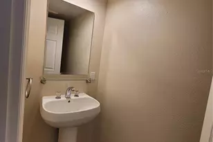 260 15th Ave NE, Saint Petersburg, FL 33704 - Photo 10