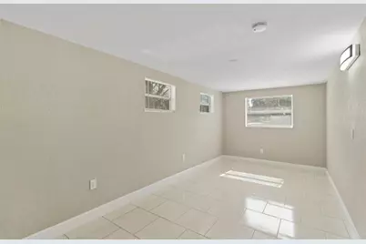 10220 N 23rd Street, Tampa, FL 33612 - Photo 18