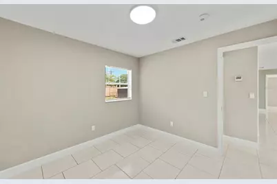10220 N 23rd Street, Tampa, FL 33612 - Photo 32