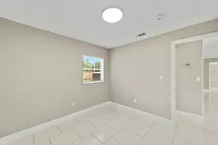 10220 N 23rd St, Tampa, FL 33612 - Photo 32