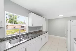 10220 N 23rd St, Tampa, FL 33612 - Photo 16