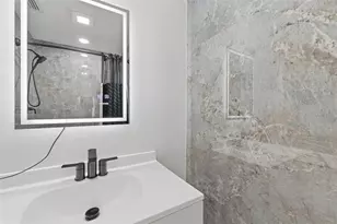 3084 Spirea St, Sarasota, FL 34231 - Photo 44