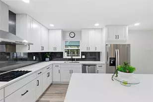 3084 Spirea St, Sarasota, FL 34231 - Photo 14