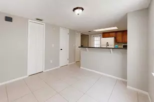 2316 Fletchers Point Cir, Tampa, FL 33613 - Photo 14