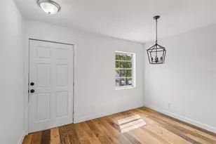 7192 E Bank Dr, Tampa, FL 33617 - Photo 6