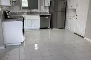 10307 Parkcrest Dr, Tampa, FL 33624 - Photo 12