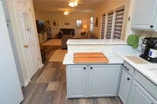 121 Sea Horse Dr SE, Saint Petersburg, FL 33705 - Photo 14