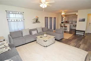 121 Sea Horse Dr SE, Saint Petersburg, FL 33705 - Photo 4