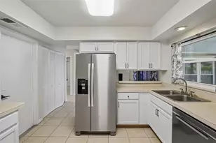 4828 Grove Point Dr, Tampa, FL 33624 - Photo 12