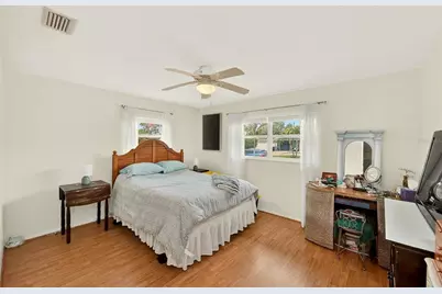 3255 57th Street N, Saint Petersburg, FL 33710 - Photo 18
