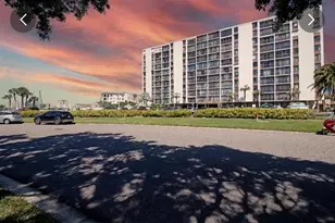 255 Dolphin Point, Clearwater Beach, FL 33767 - Photo 32