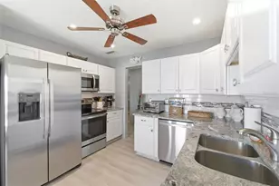 4805 Cobia Dr SE, Saint Petersburg, FL 33705 - Photo 10