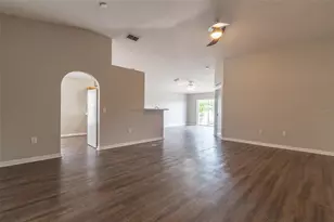 10917 Banyan Wood Way, Riverview, FL 33579 - Photo 6