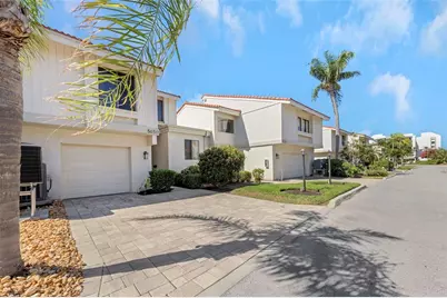 5650 Escondida Boulevard S, Saint Petersburg, FL 33715 - Photo 6