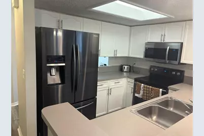 9122 Jakes Path, Largo, FL 33771 - Photo 4