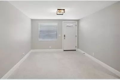 8703 Navajo Avenue, Tampa, FL 33637 - Photo 6