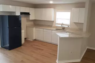 10608 N 50th St, Tampa, FL 33617 - Photo 6