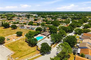10446 Hallmark Blvd, Riverview, FL 33578 - Photo 32