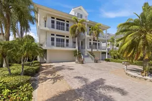 24 N Pine Cir, Belleair, FL 33756 - Photo 2