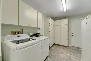 2002 E View Dr, Sun City Center, FL 33573 - Photo 40