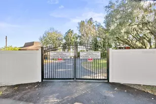 1204 Lady Guinevere Dr, Valrico, FL 33594 - Photo 36