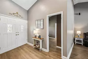 2754 Buckhorn Oaks Dr, Valrico, FL 33594 - Photo 6