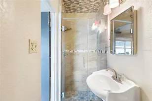 1124 40th Ave NE, Saint Petersburg, FL 33703 - Photo 32