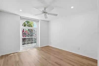 812 Live Oak Terrace NE, Saint Petersburg, FL 33703 - Photo 14