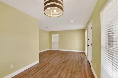 2340 Merrily Circle S, Seffner, FL 33584 - Photo 8