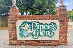 1613 Greenwood Dr, Dunedin, FL 34698 - Photo 4