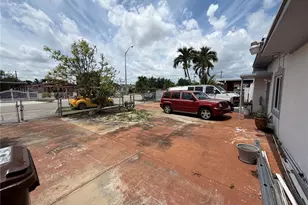445 E 43rd St, Hialeah, FL 33013 - Photo 6
