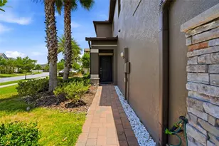 28580 Tranquil Lake Cir, Wesley Chapel, FL 33543 - Photo 4