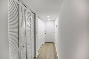 4570 Overlook Dr NE, Saint Petersburg, FL 33703 - Photo 2