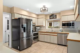 1307 Lenna Ave, Seffner, FL 33584 - Photo 8