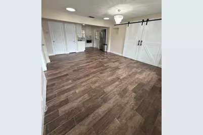 810 W 113th Avenue, Tampa, FL 33612 - Photo 2