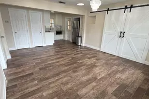 810 W 113th Ave, Tampa, FL 33612 - Photo 2