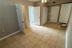 2016 E Crenshaw St, Tampa, FL 33610 - Photo 8