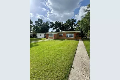 2016 E Crenshaw Street, Tampa, FL 33610 - Photo 2