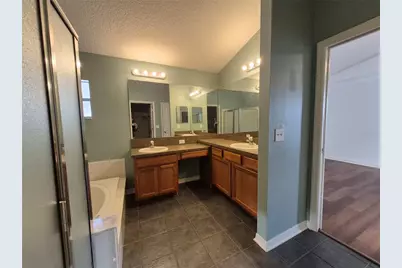 6833 Runner Oak Drive, Zephyrhills, FL 33545 - Photo 24