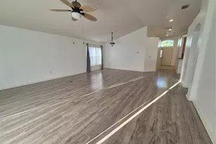 6833 Runner Oak Dr, Zephyrhills, FL 33545 - Photo 18