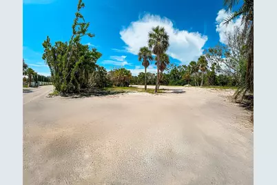 7825 Sanderling Road, Sarasota, FL 34242 - Photo 8