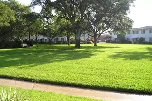 4570 Overlook Dr NE, Saint Petersburg, FL 33703 - Photo 16
