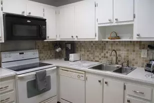 101 Cambridge Trail, Sun City Center, FL 33573 - Photo 8
