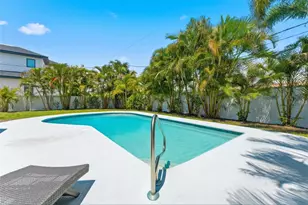 2701 67th Wy N, Saint Petersburg, FL 33710 - Photo 10