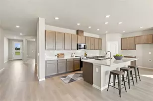 437 Spring Harvest Dr, Plant City, FL 33566 - Photo 2
