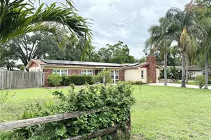 2523 Krueger Ln, Tampa, FL 33618 - Photo 2
