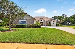 6282 Bonaventure Ct, Sarasota, FL 34243 - Photo 2