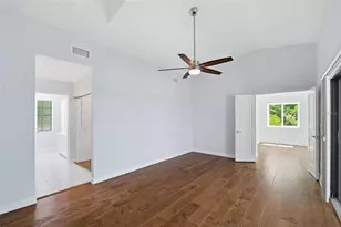 1070 Sanabel Ct NE, Saint Petersburg, FL 33702 - Photo 22