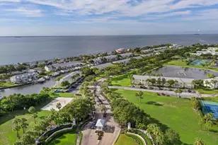 5110 Coquina Key Dr SE, Saint Petersburg, FL 33705 - Photo 22