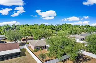 127 Winston Manor Cir, Seffner, FL 33584 - Photo 34